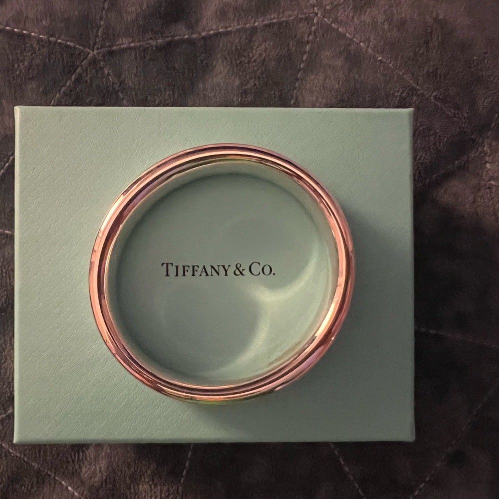 Tiffany silver bracelet. This is too small for my wrist. Serious injuries only.